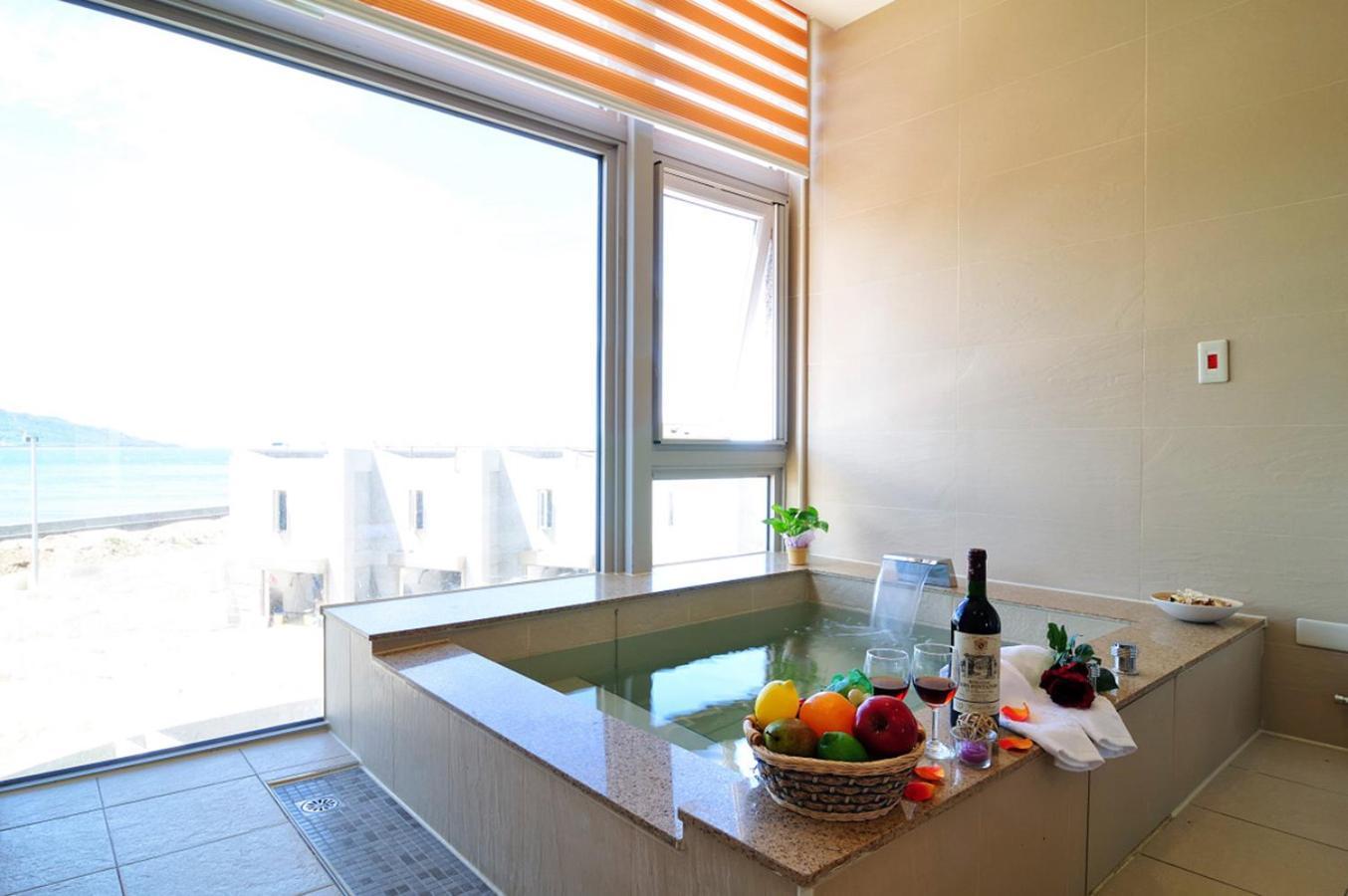 JinShan Sakura Bay Hot Spring Hotel Bagian luar foto